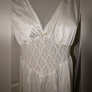 Exclusively Yours, size L, Negligee, slight damage barely noticeable, vintage